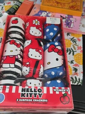 Hello Kitty 3 surprise crew socks